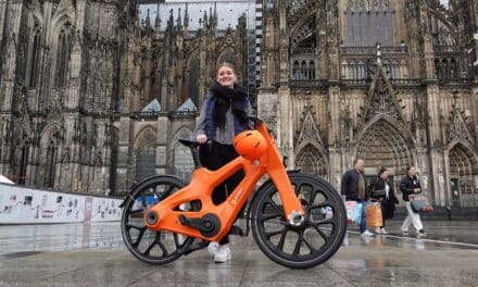 Recycling-Fahrrad von igus auf Welttournee