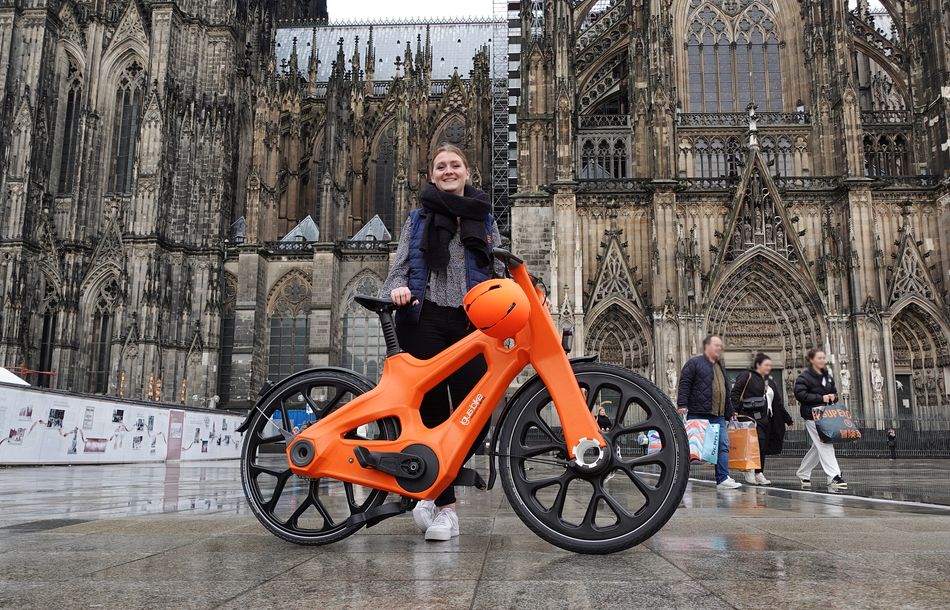 Recycling-Fahrrad von igus auf Welttournee